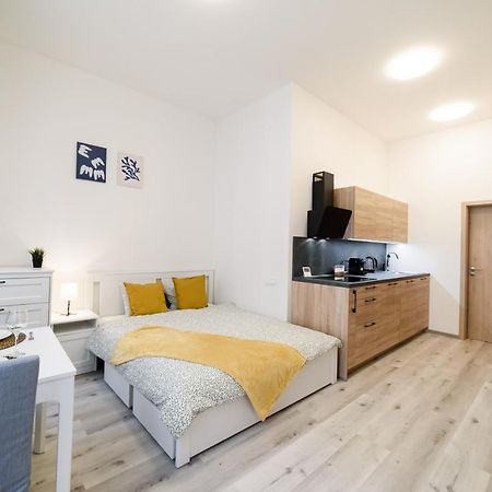New Apartments Near Dancing House Прага Екстер'єр фото