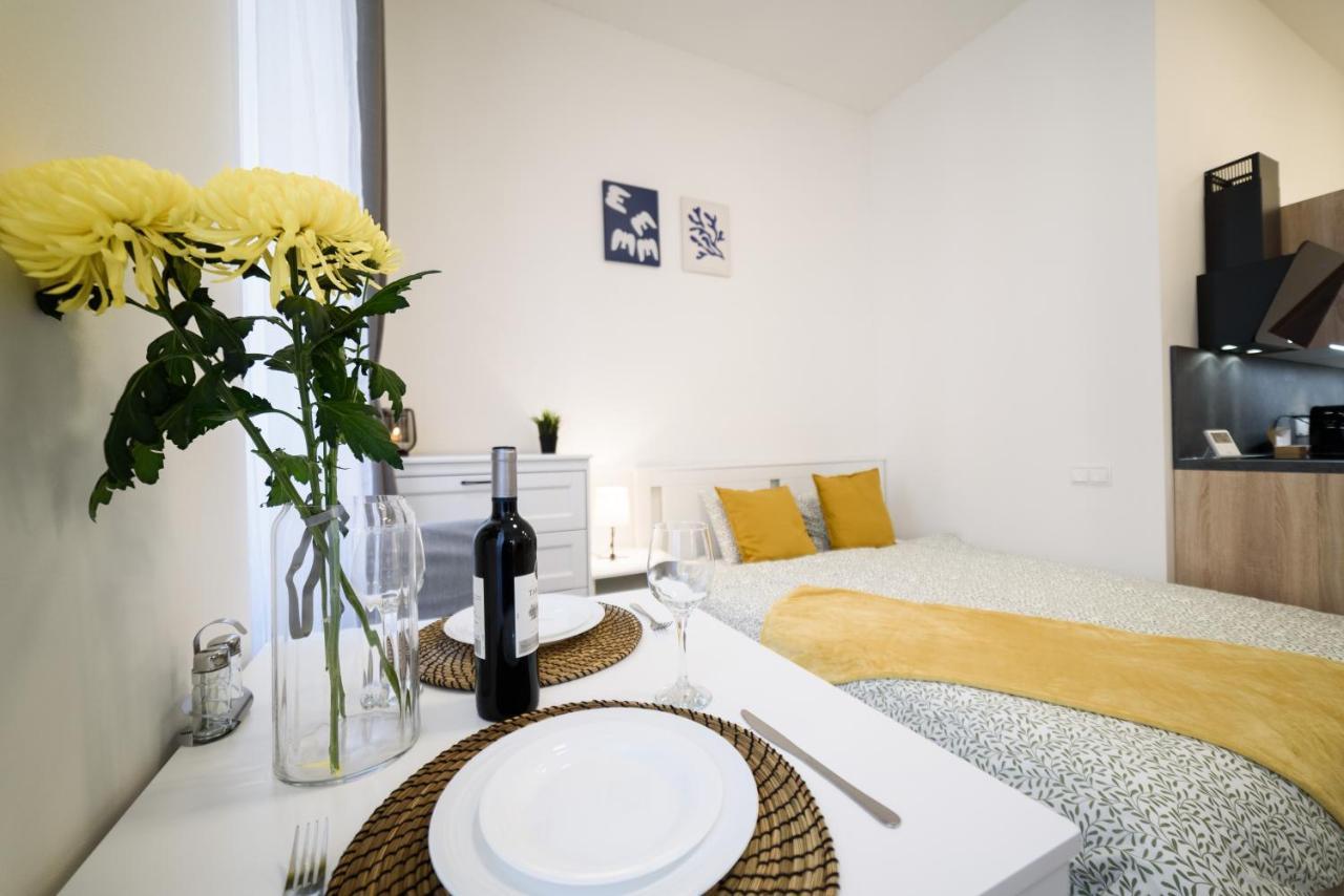 New Apartments Near Dancing House Прага Екстер'єр фото