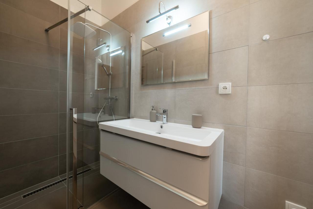 New Apartments Near Dancing House Прага Екстер'єр фото