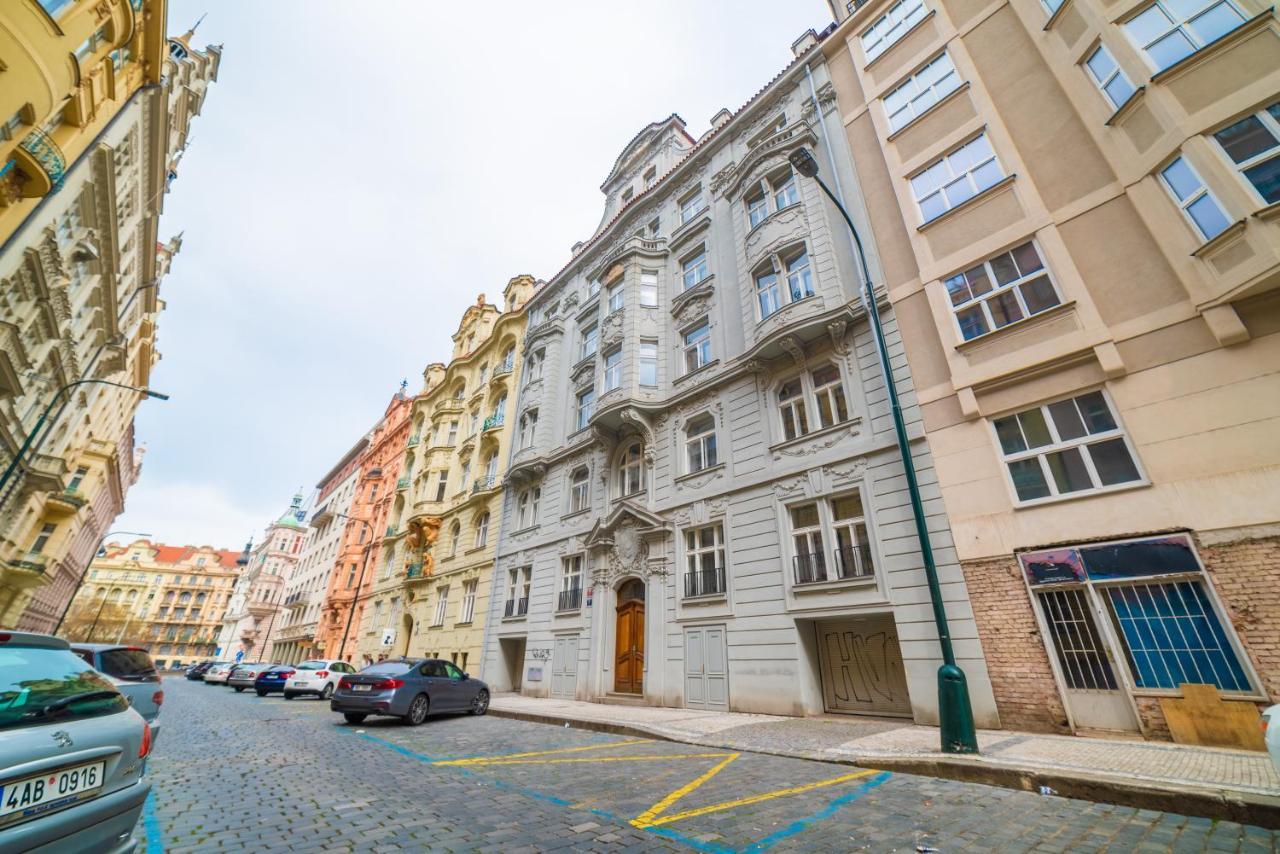New Apartments Near Dancing House Прага Екстер'єр фото