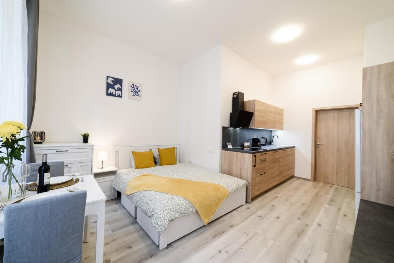 New Apartments Near Dancing House Прага Екстер'єр фото
