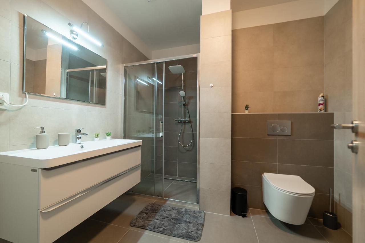 New Apartments Near Dancing House Прага Екстер'єр фото