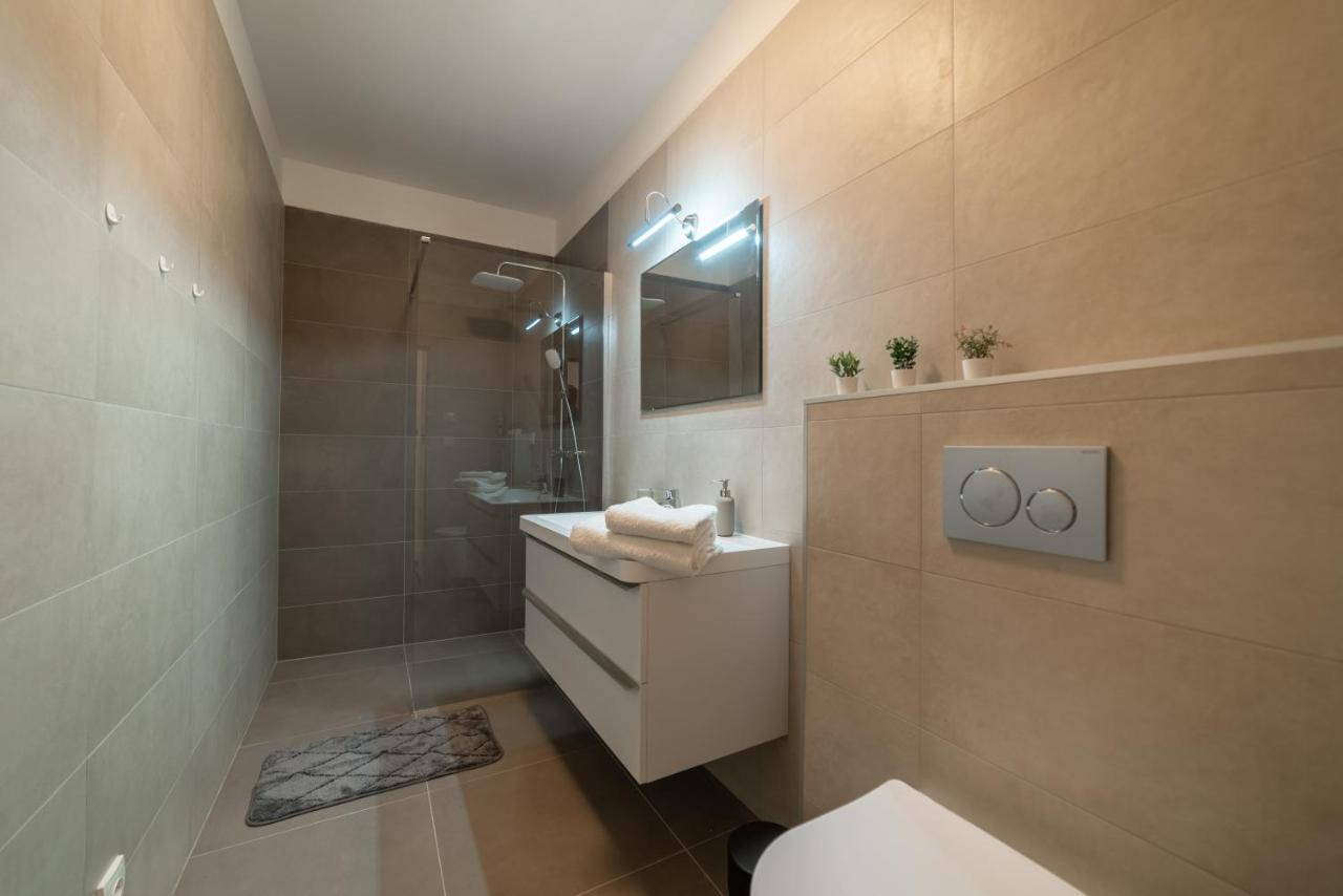 New Apartments Near Dancing House Прага Екстер'єр фото