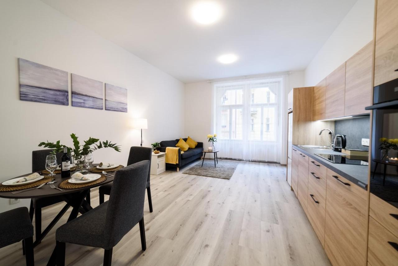 New Apartments Near Dancing House Прага Екстер'єр фото